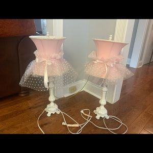 2 little Girls lamps